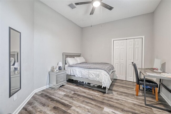 Building Photo - 16439 Sunlamp Ct