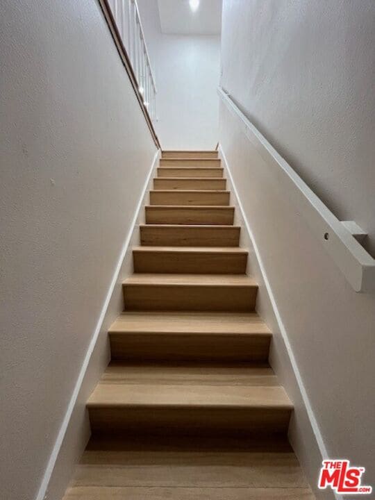 Building Photo - 1738 Palisades Dr