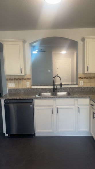 Building Photo - 1028 Doras Dr