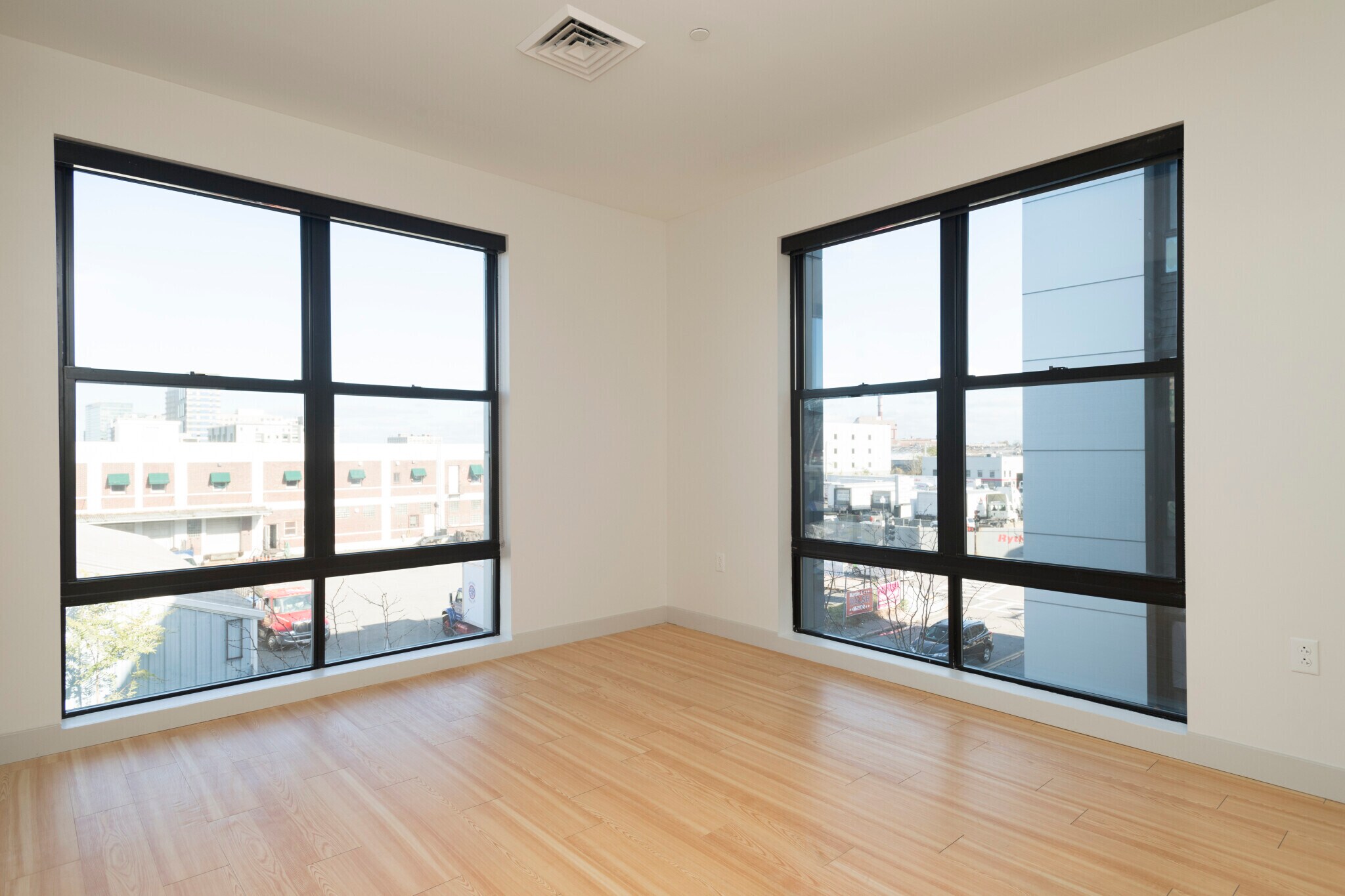 Building Photo - 320 D St