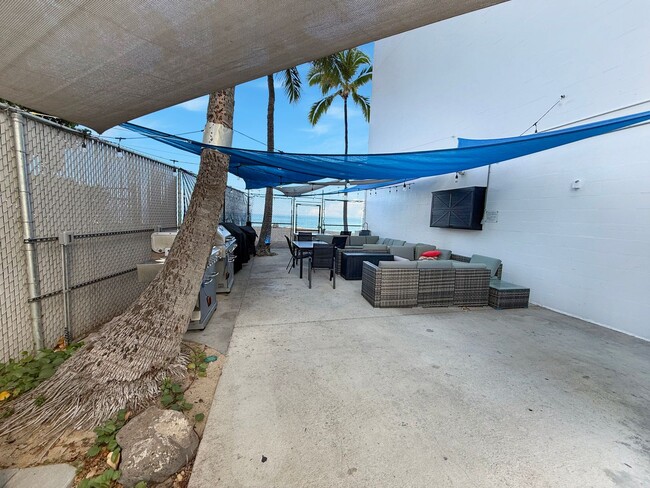 Building Photo - Ocean Front One Bedroom Condo Available at Makaha Beach Cabanas!