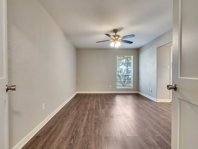 Building Photo - 2030 Lone Rock Dr