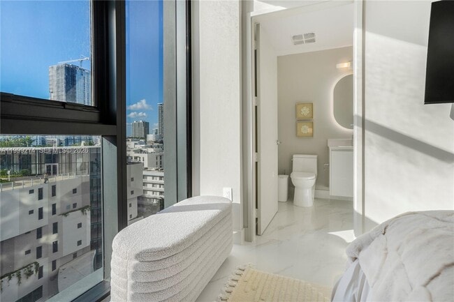 Building Photo - 700 NE 24th St