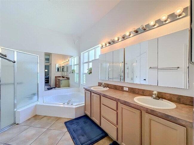 Building Photo - 2125 Emerald Green Cir