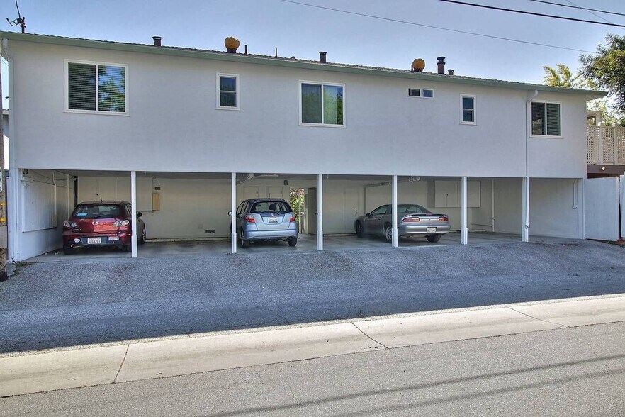 Building Photo - 884 Park Dr