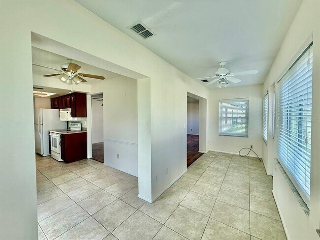 Building Photo - 940 Rosewood Ln