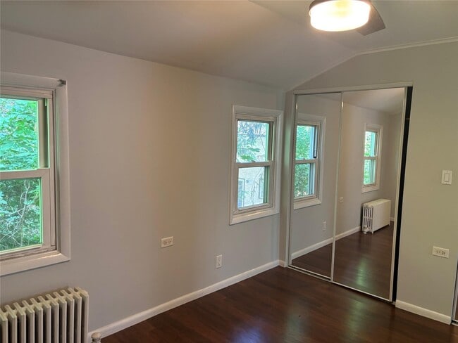 Building Photo - 149 Pleasantville Rd