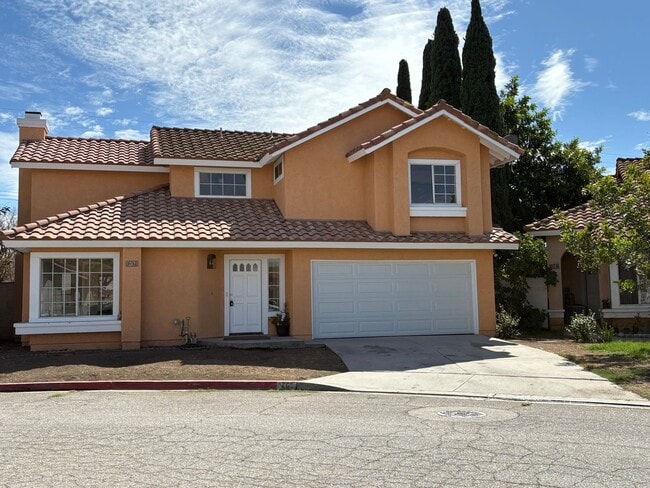 Primary Photo - Updated House 3 bed 2.5 bath garage laundr...