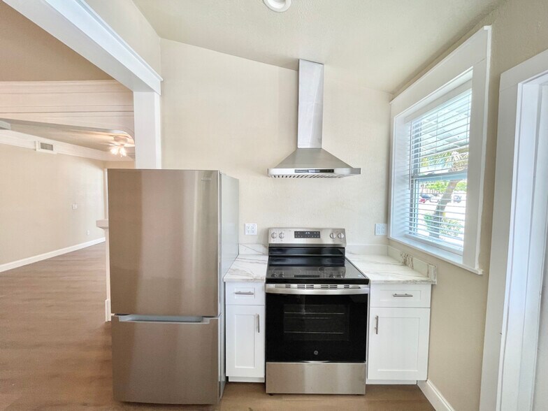 Building Photo - 7700 Boca Ciega Dr