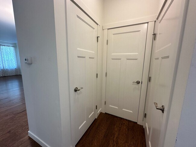 Building Photo - 3 Bed, 2.5 Bath House in Cordata Neighborhood