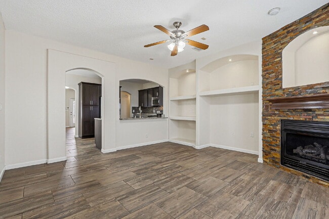 Building Photo - 4-Bedrooms in 79928 with Spacious 1757 Sq Ft – Your Home Awaits!