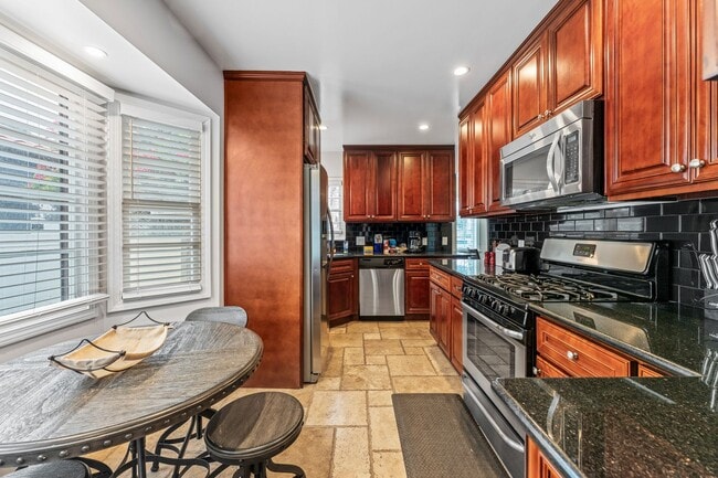 Building Photo - Beautiful 3 bed 2 Bath + Bonus Room home + Yard  in Old Torrance!