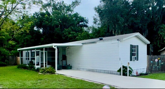 Building Photo - 641 Bayou Dr