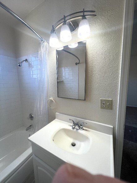 Building Photo - 5822 Kingman Ave