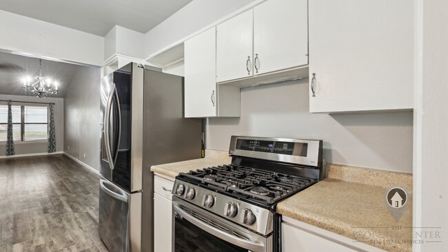 Building Photo - Charming Updated Gem Near Quail Springs!
