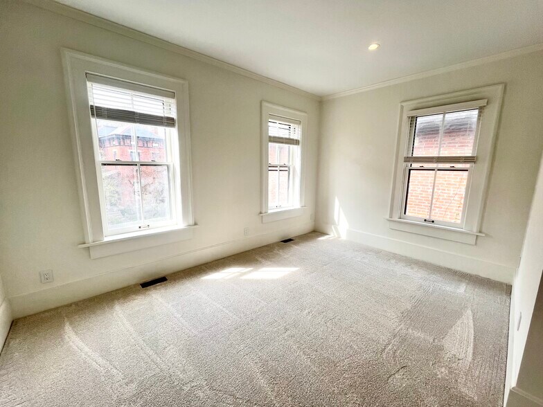 Building Photo - 670 Mohawk St