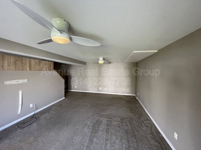 Building Photo - 5533 Emerald Pl Dr