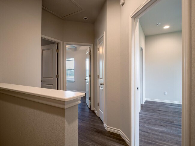 Building Photo - 221 Peruna Dr