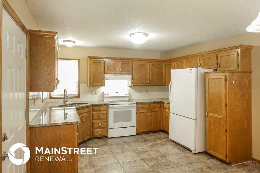 Building Photo - 525 Kenneth Ln