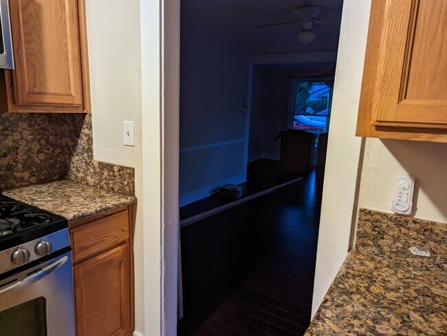 Building Photo - 522 E Lemon Ave