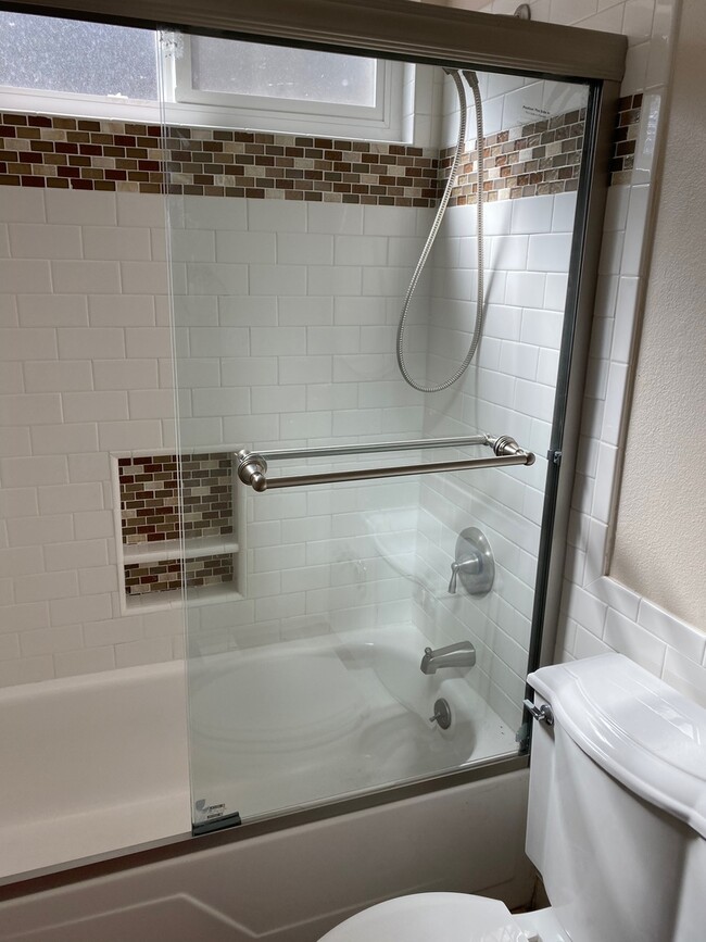 Building Photo - 884 Moffatt Cir