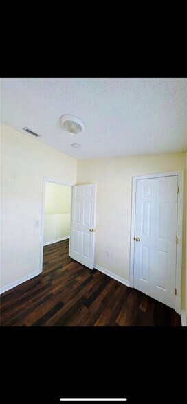 Building Photo - 1005 Universal Rest Pl