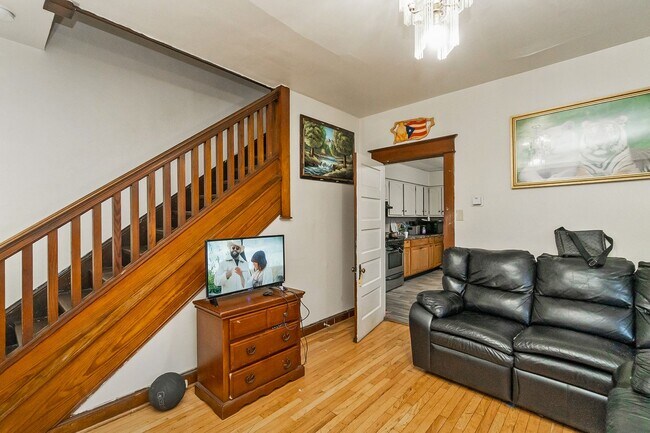 Building Photo - ? Spacious 3-Bedroom Home in Allentown – M...
