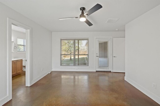 Building Photo - 2304 Rain Water Dr