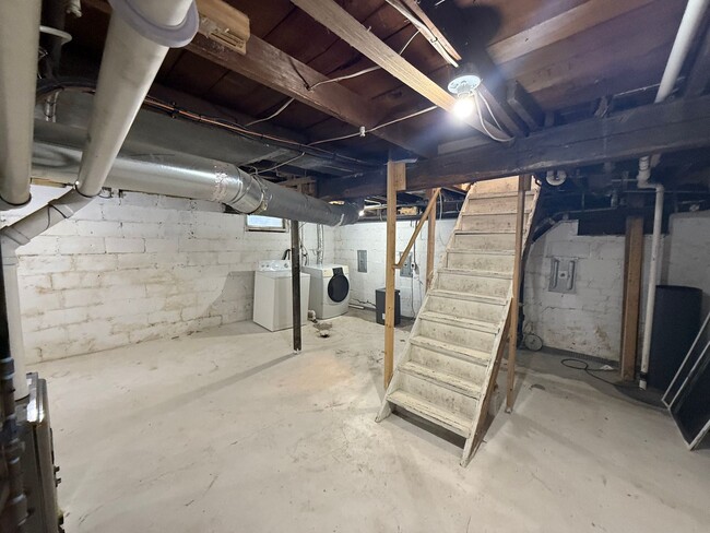 Building Photo - Charming 2-Bedroom Home in Godwin Heights ...