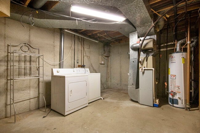 Building Photo - 5671 Christie Ave - Gorgeous 4 Bed