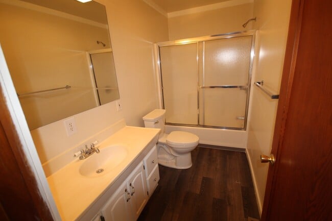 Building Photo - Midtown House Close to Everything, A/C, Ha...