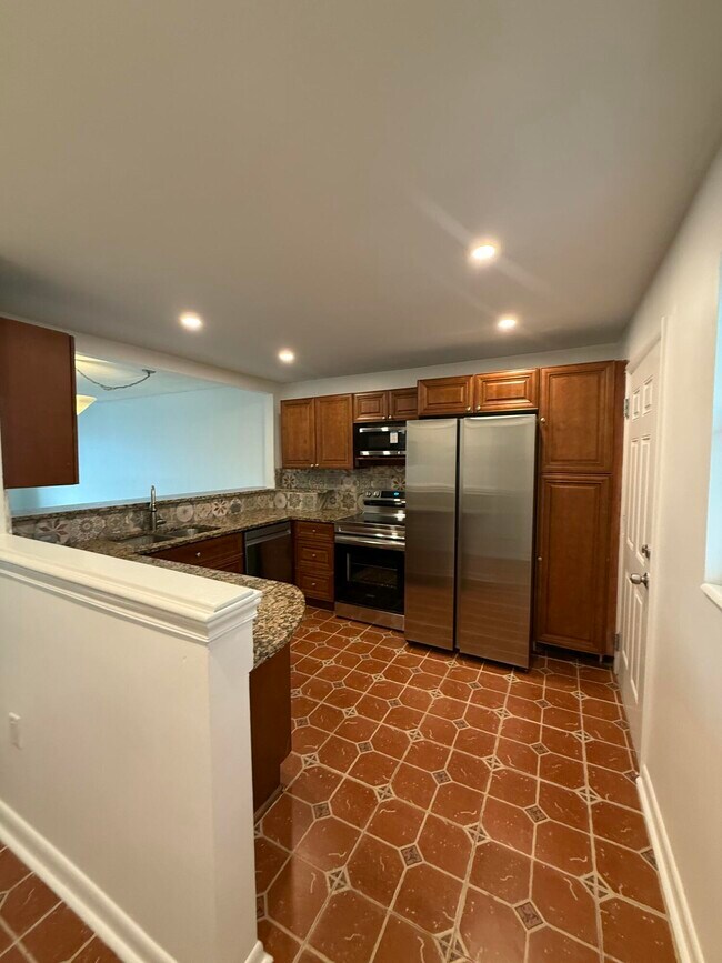 Building Photo - 4500 N Flagler Dr