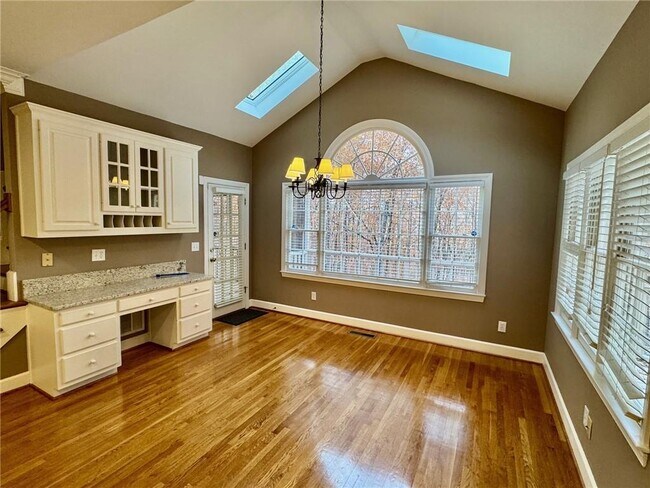 Building Photo - 5450 Heathridge Terrace