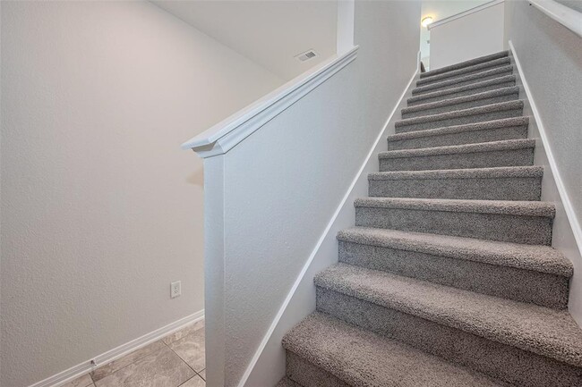 Building Photo - 16360 Oakside Hollow Ln