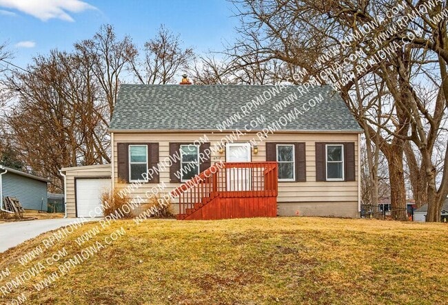 Building Photo - 6717 Roseland Dr