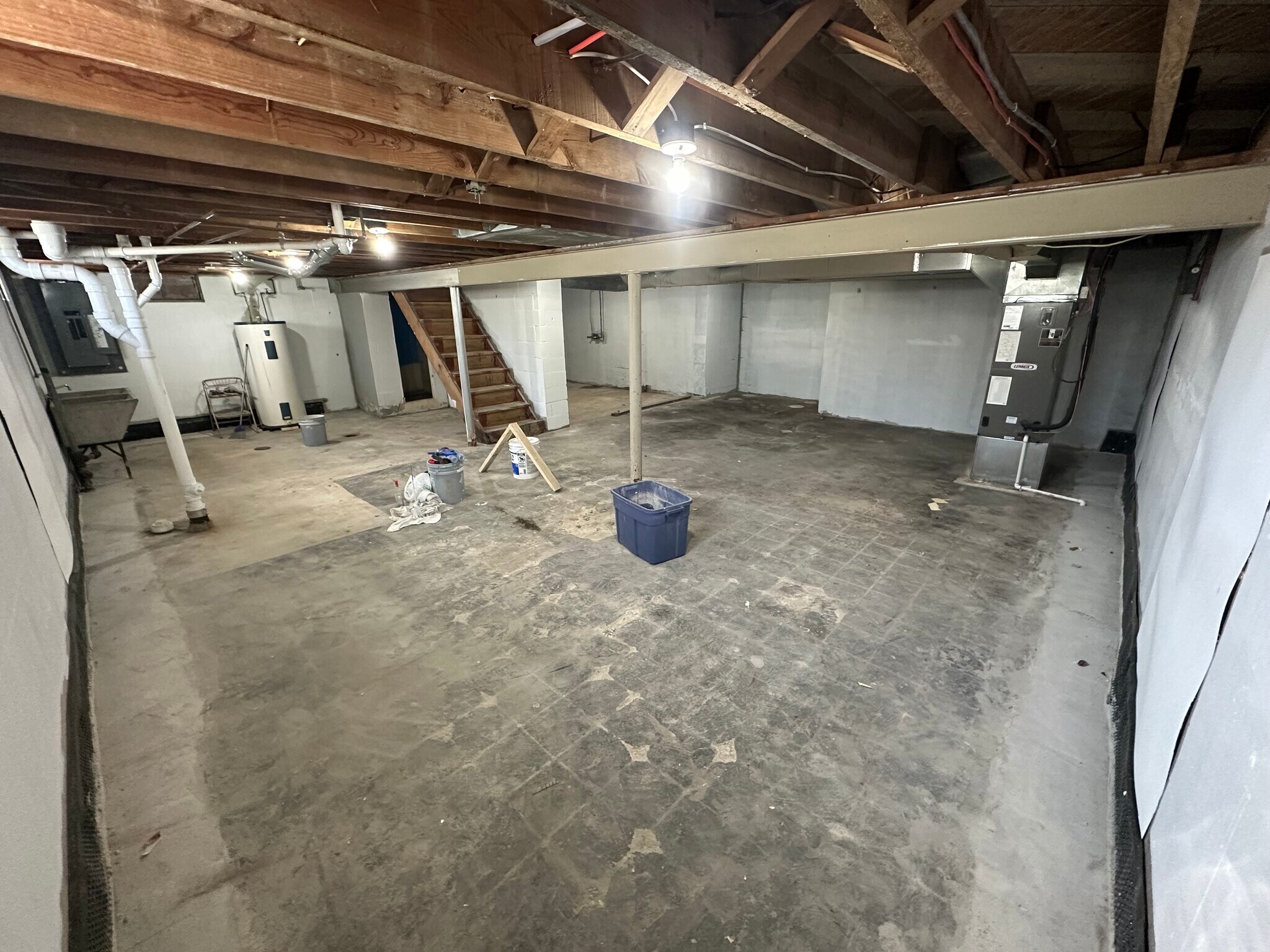 Building Photo - 617 Westridge Dr