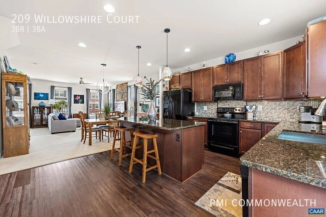 Building Photo - 209 Willowshire Ct