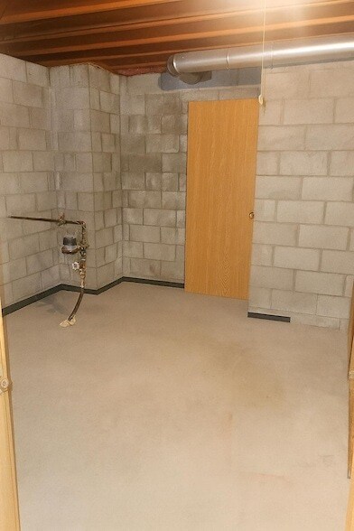 Building Photo - 9 Heights Rd NE