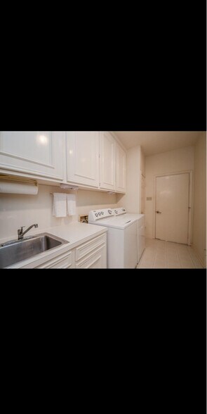 Building Photo - 1919 Mosa Creek Ct