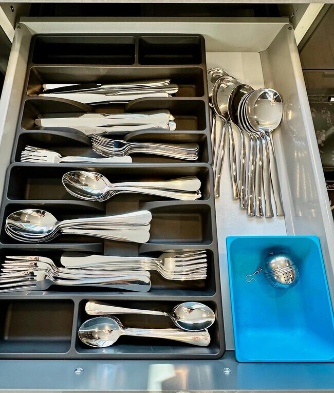 Building Photo - 6505 Skyfarm Dr