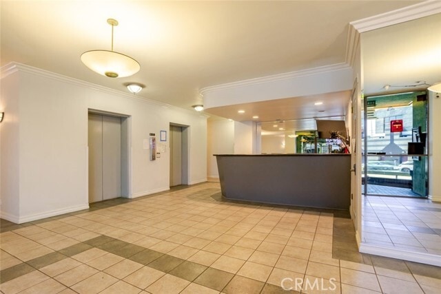 Building Photo - 321 S San Vicente Blvd