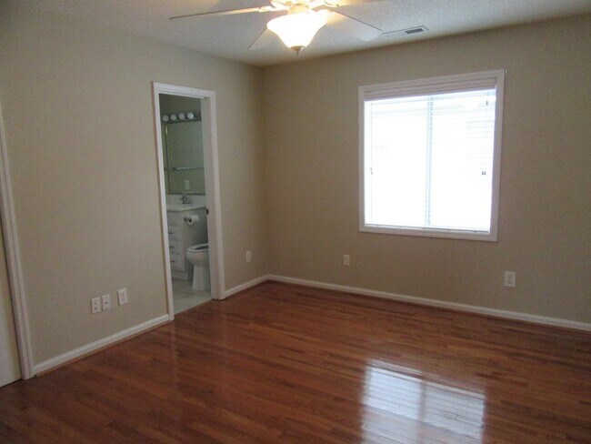 Building Photo - 937 Tiffany Ln