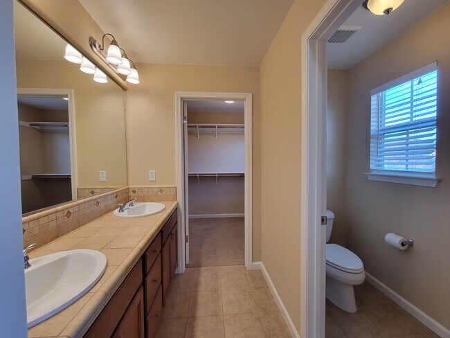 Building Photo - 2388 Vera Dr