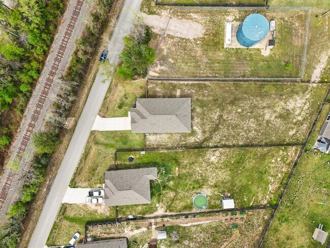 Building Photo - 18473 Railroad Ave