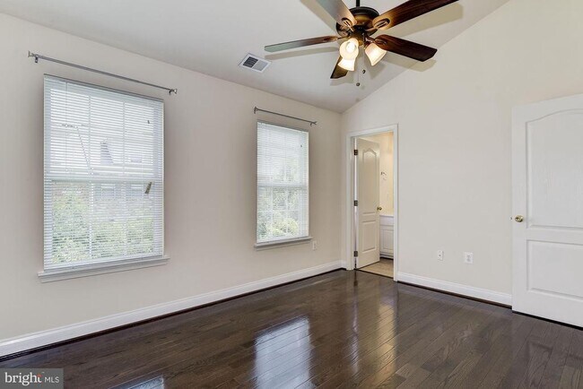 Building Photo - 122 Elmcroft Blvd