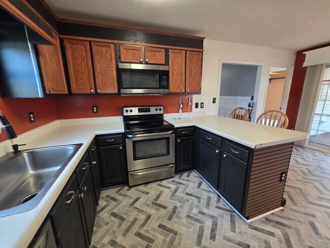 Building Photo - 200 Flagstone Ln