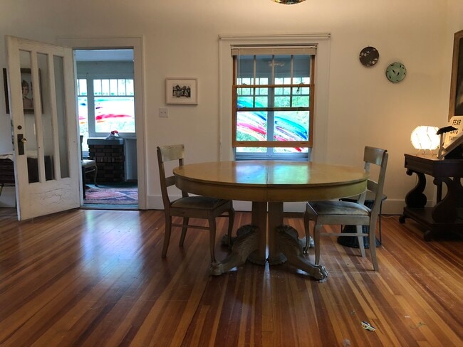 Building Photo - 1209 W Mountain Ave