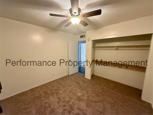 Building Photo - Cute 3 Bed/2 Bath Home in Taft w/ $0 Deposit Option