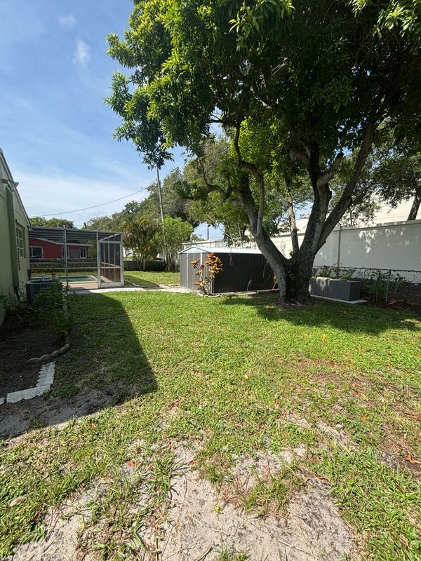 Building Photo - 9100 Bamboo Dr