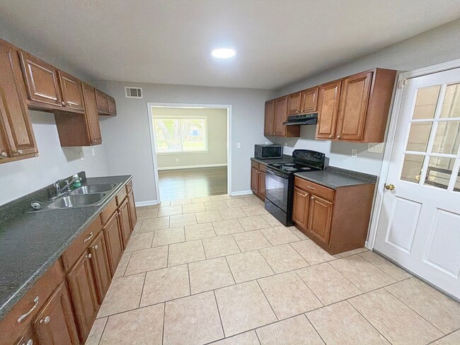 Building Photo - 3587 Hallbrook St